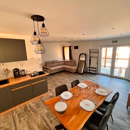 Vackorlak Apartment *